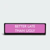 BETTER LATE THAN UGLY - Plaque de bureau | Noir*FLAMINGO CANDLES Sale